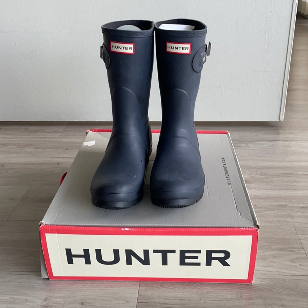 Hunter Short Rain Boots Size 9 with brand new inserts!